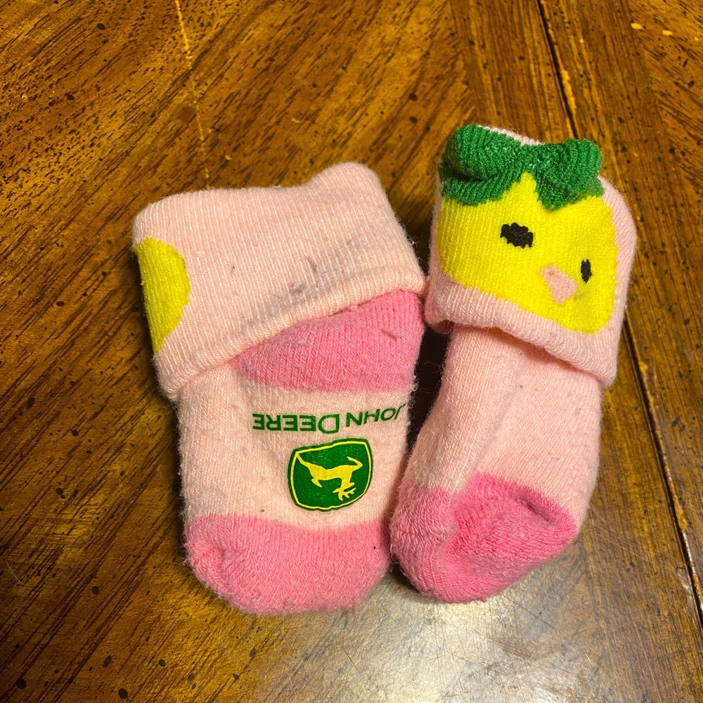 John Deere Infant 3-6M Socks pink W /yellow ducks